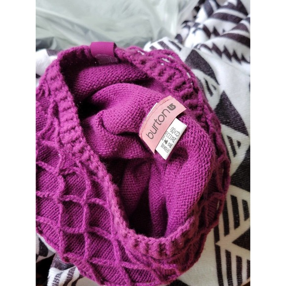 Burton Wool Knit Hat With Crochet Netting. Fuchsia. Excellent! - Picture 6 of 7